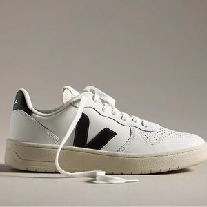 Veja V-10 Men’s Low Top Sneaker